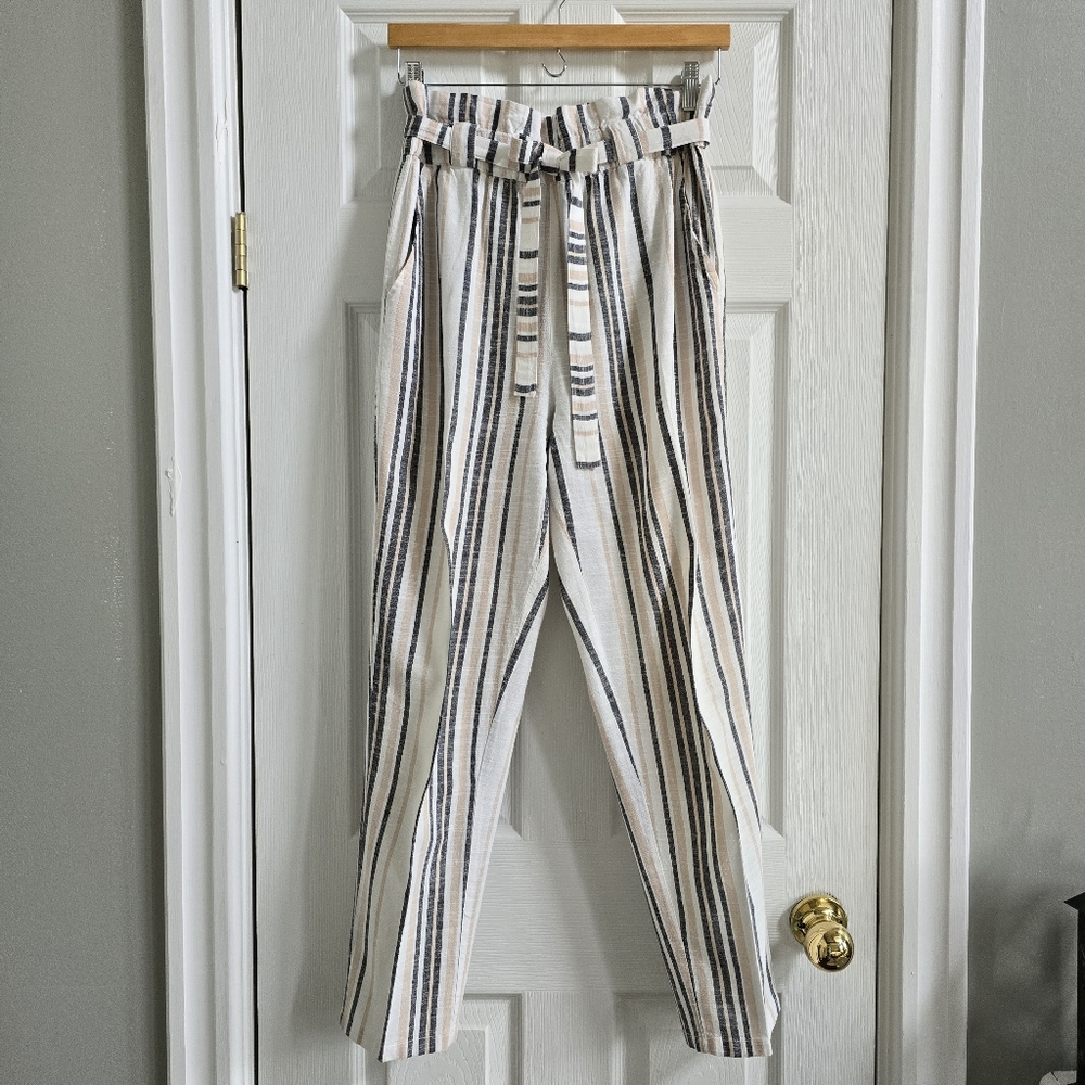 🌷Striped linen look paper bag pants.